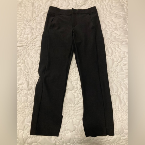 Athleta stellar cropped pants with slit side leg phone pocket in black - Picture 4 of 9